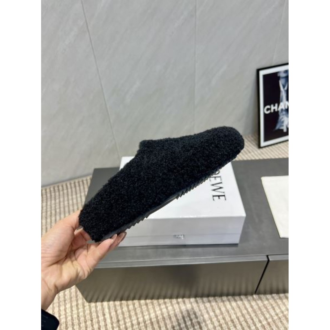 大人可愛い 柔らか 華やか ロエベ LOEWE コピー ファースリッパ 気品ある 繊細 ナチュラル