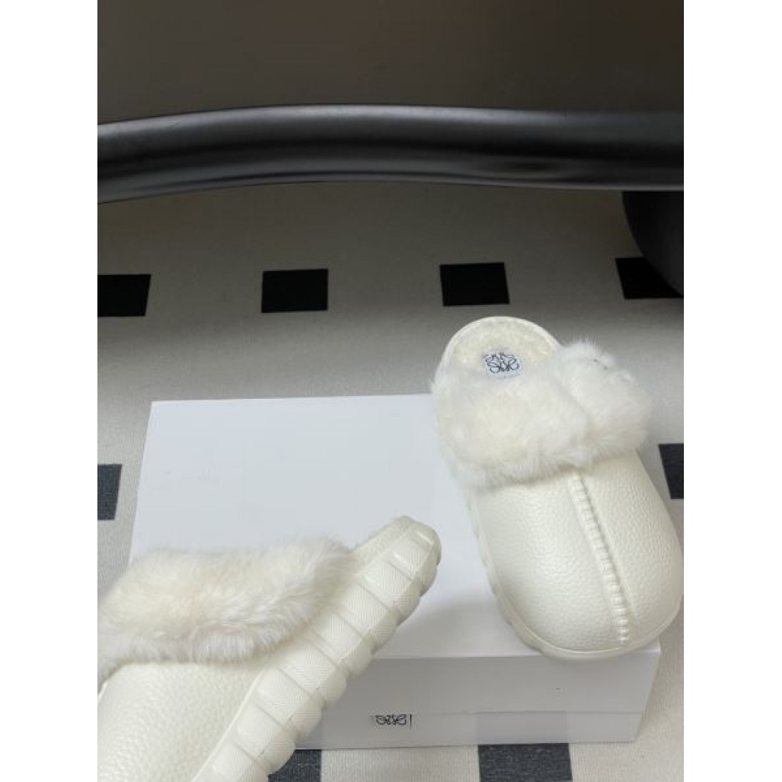 フェミニン 個性的 高品質 ロエベ LOEWE フコピー ァースリッパ 存在感 こなれ感 クラシック