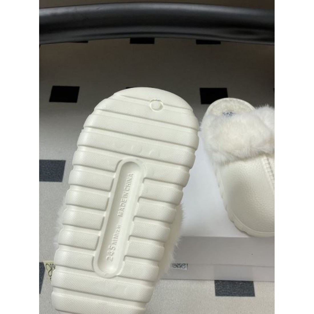 フェミニン 個性的 高品質 ロエベ LOEWE フコピー ァースリッパ 存在感 こなれ感 クラシック