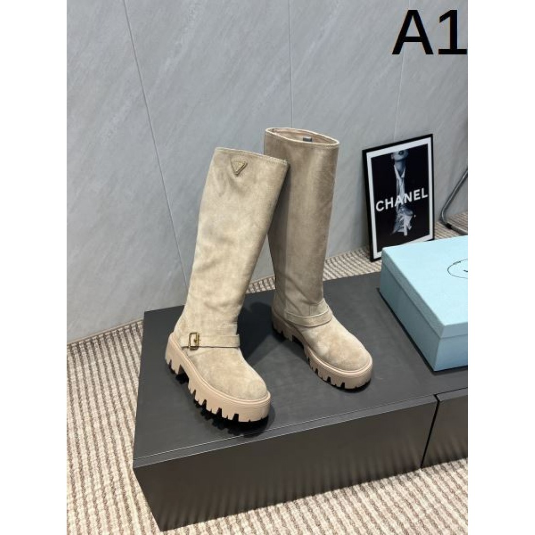 都会的 造形美 エッジィ PRADA プラダ コピー ブーツ エフォートレス 精巧 静かな気品