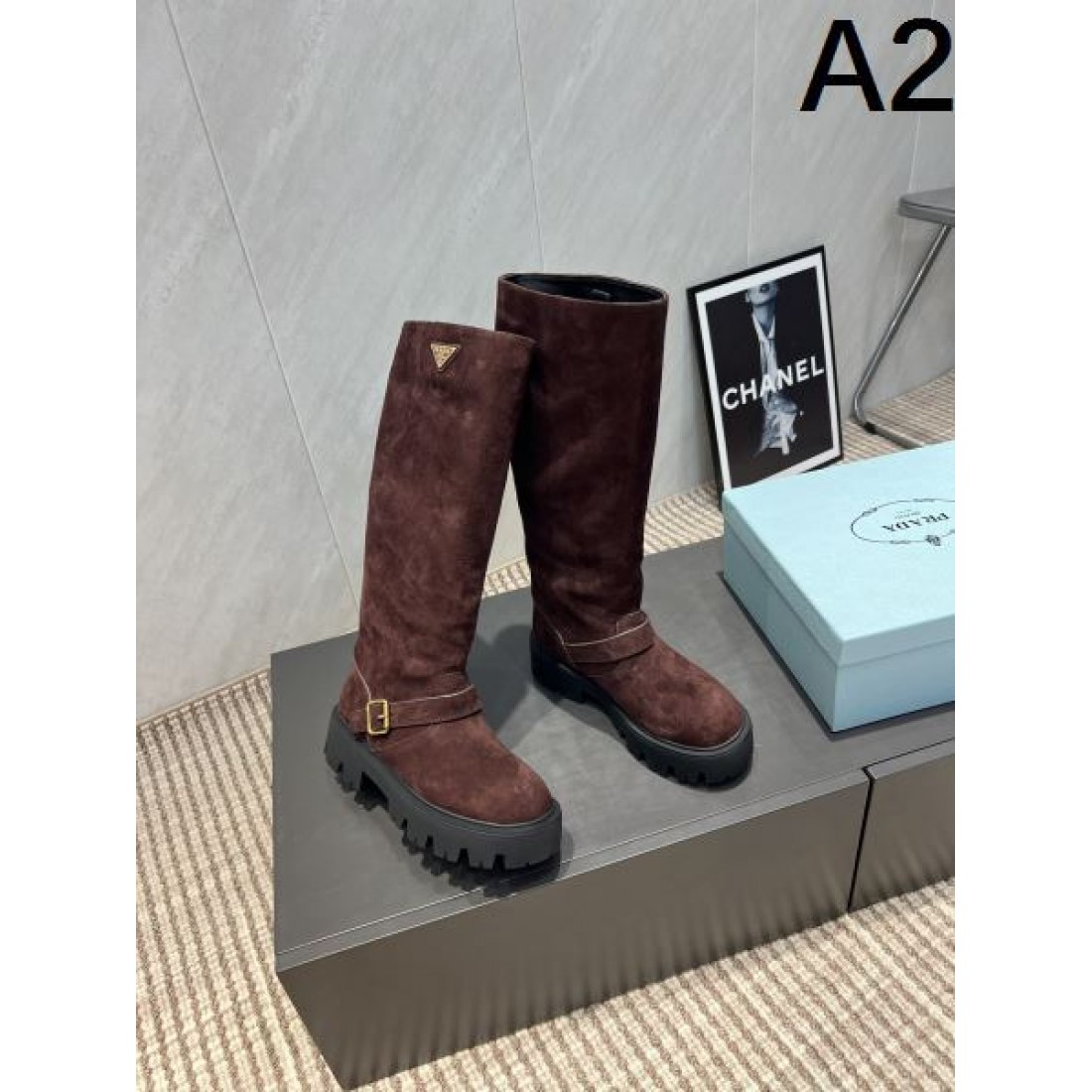 都会的 造形美 エッジィ PRADA プラダ コピー ブーツ エフォートレス 精巧 静かな気品