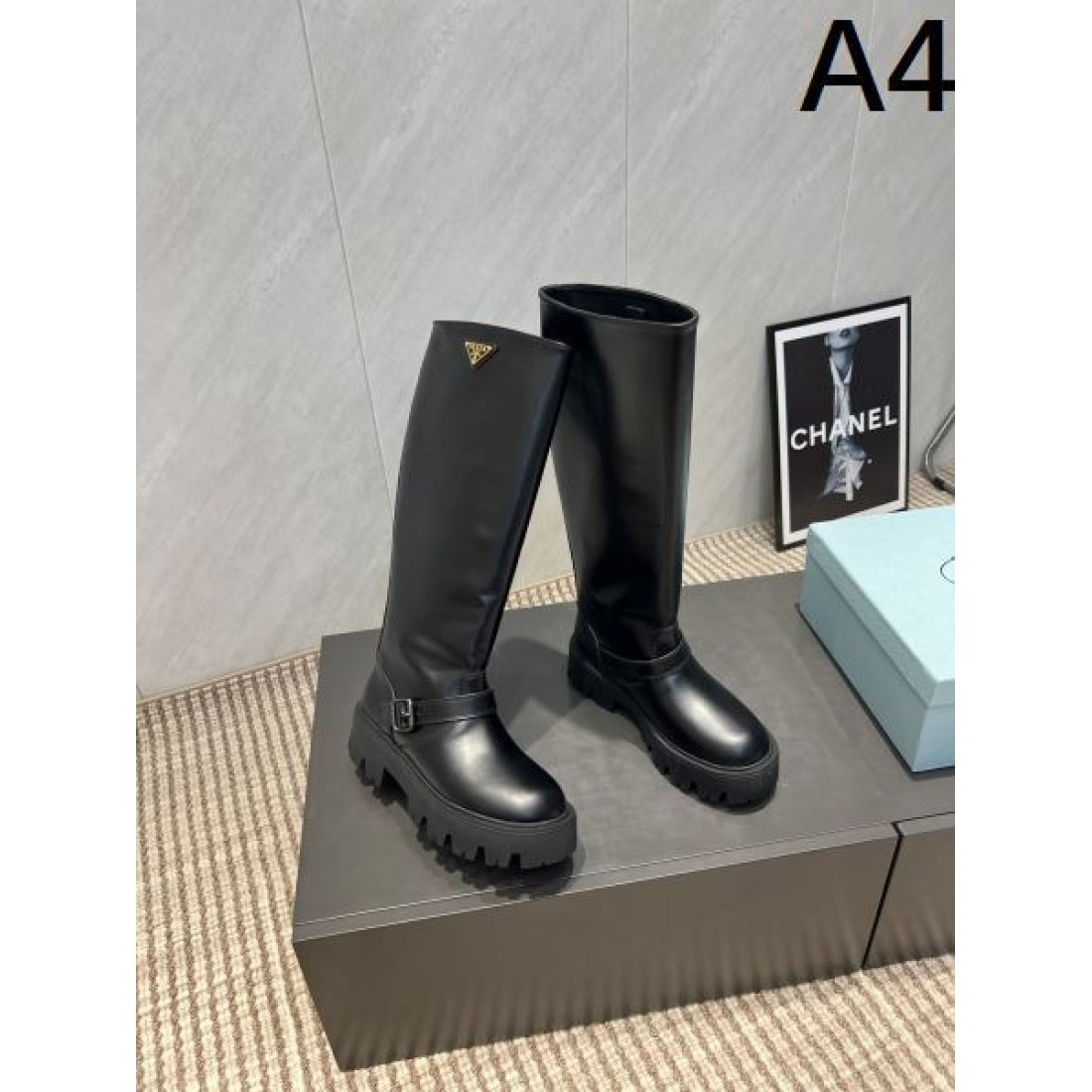 都会的 造形美 エッジィ PRADA プラダ コピー ブーツ エフォートレス 精巧 静かな気品