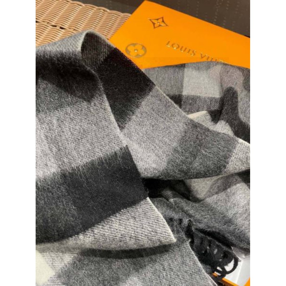 高級感 定番 ルイ・ヴィトン LOUIS VUITTON コピー スカーフ 気品 エレガント