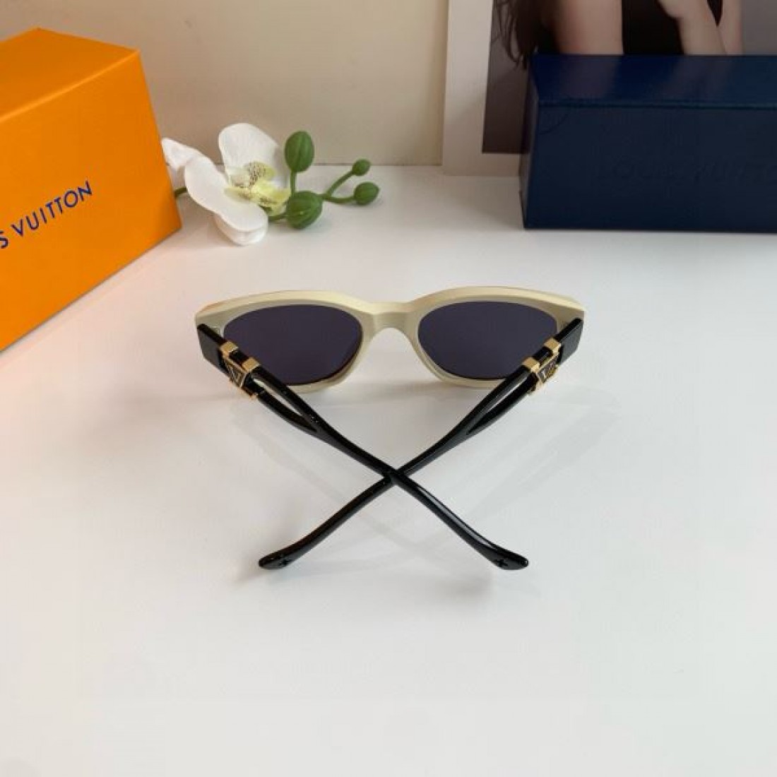 モノクロな ミニマルな モダンな LOUIS VUITTON ルイヴィトン コピー サングラス クールな 知的で シャープな