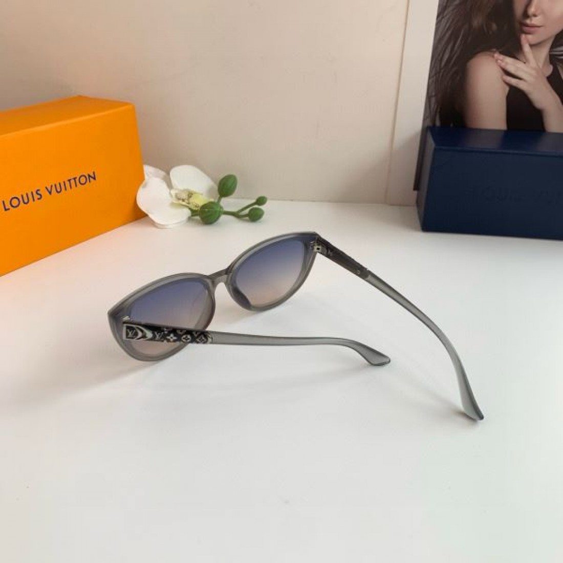 エピレザーを使用した 軽量で カラフルな LOUIS VUITTON ルイヴィトン コピー サングラス ポップな 快適な 