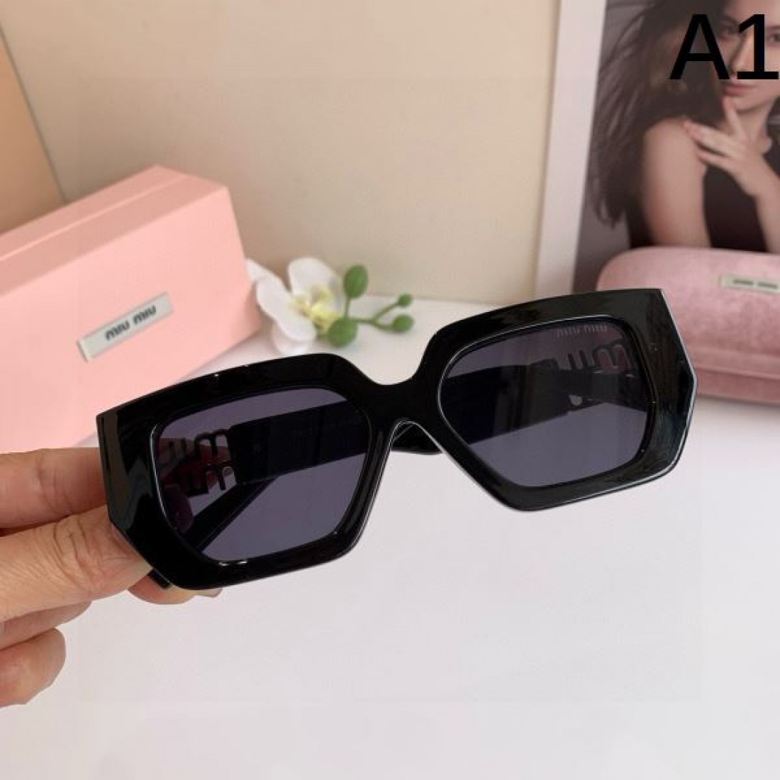 アーティスティックな 独創的な 色鮮やかな MIU MIU ミュウミュウ コピー サングラス