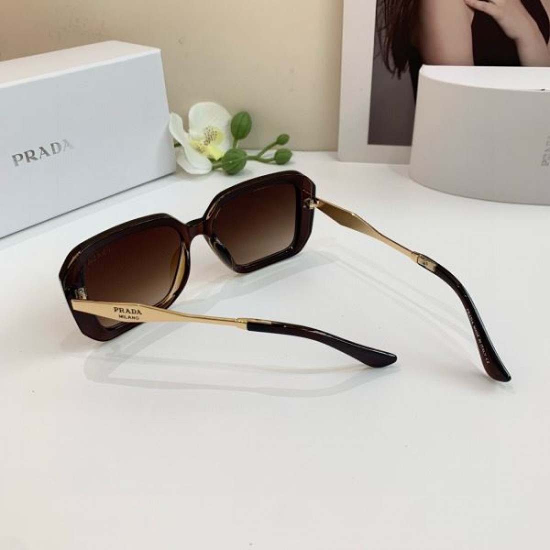 クラシックな シックな 上質な PRADA プラダ コピー サングラス 落ち着いた 飽きの来ない