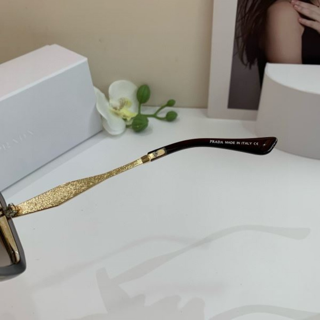 クラシックな シックな 上質な PRADA プラダ コピー サングラス 落ち着いた 飽きの来ない