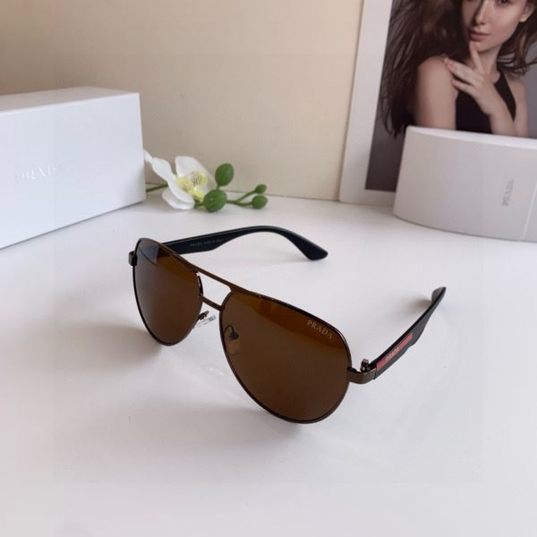 ミニマルな 先鋭的な スマートな PRADA プラダ コピー サングラス 洗練された 都会的な