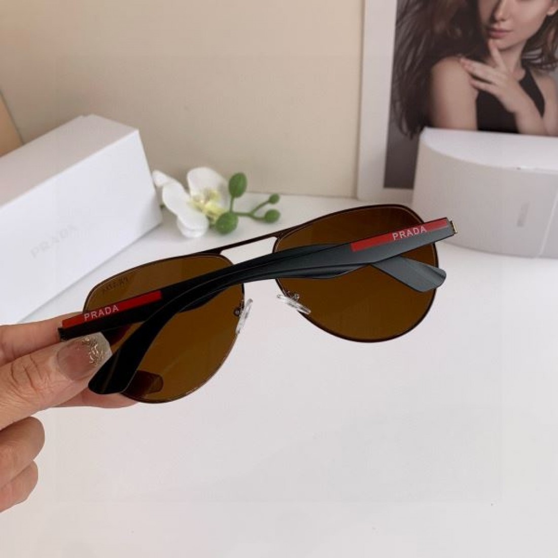 ミニマルな 先鋭的な スマートな PRADA プラダ コピー サングラス 洗練された 都会的な