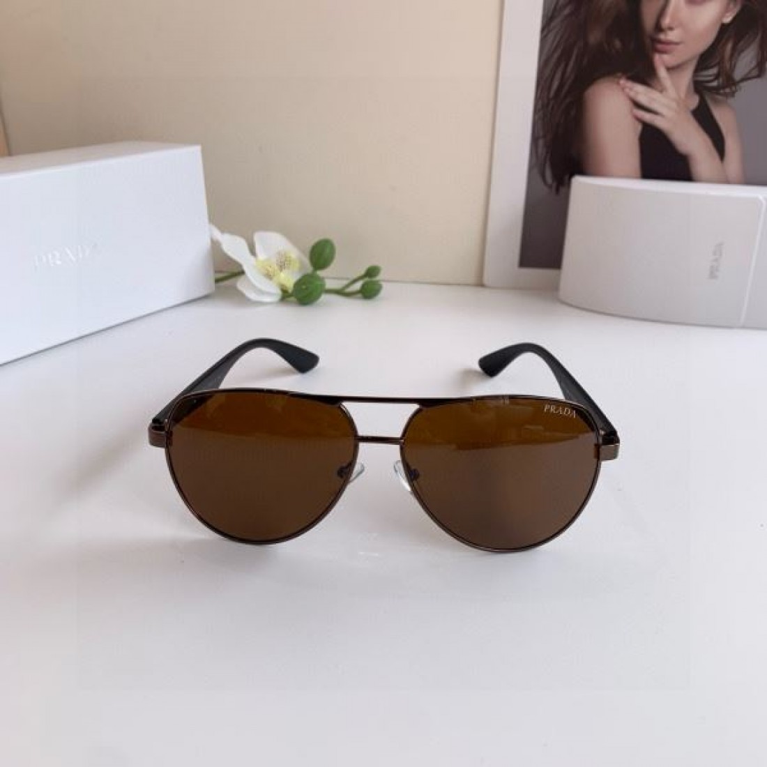 ミニマルな 先鋭的な スマートな PRADA プラダ コピー サングラス 洗練された 都会的な
