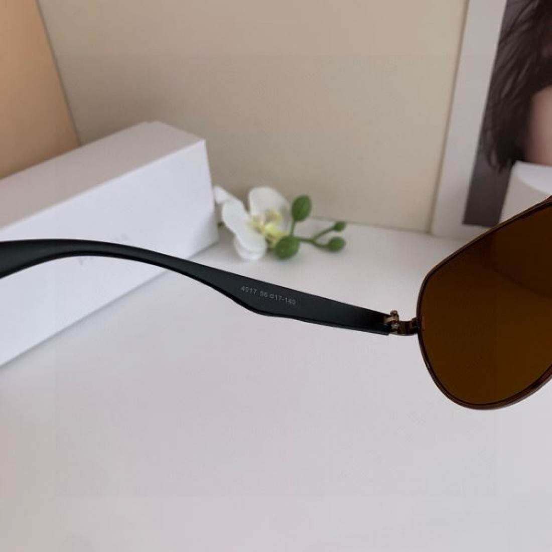 ミニマルな 先鋭的な スマートな PRADA プラダ コピー サングラス 洗練された 都会的な