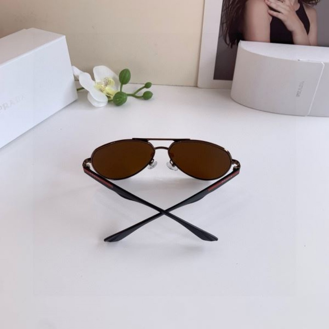 ミニマルな 先鋭的な スマートな PRADA プラダ コピー サングラス 洗練された 都会的な