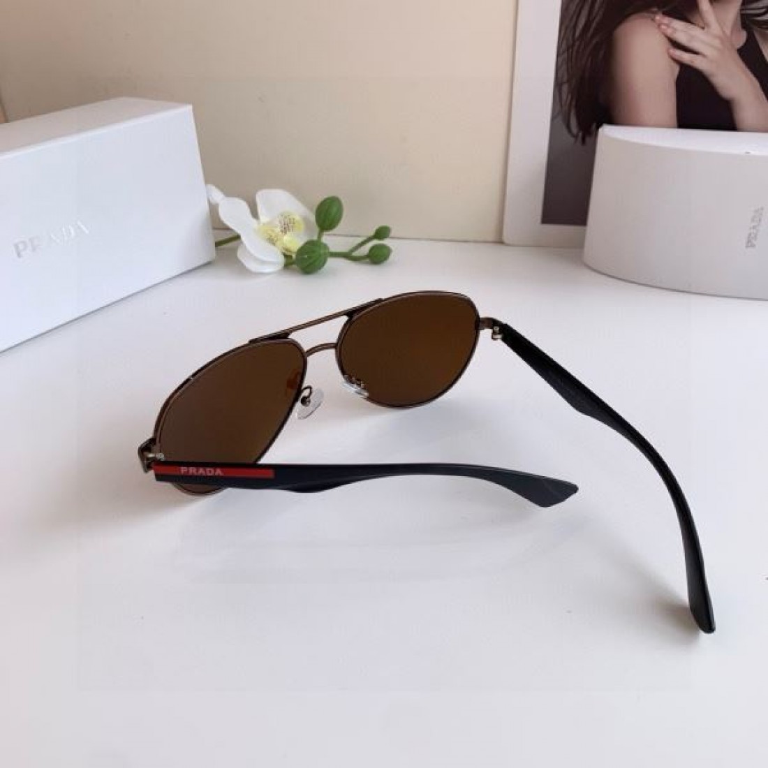 ミニマルな 先鋭的な スマートな PRADA プラダ コピー サングラス 洗練された 都会的な