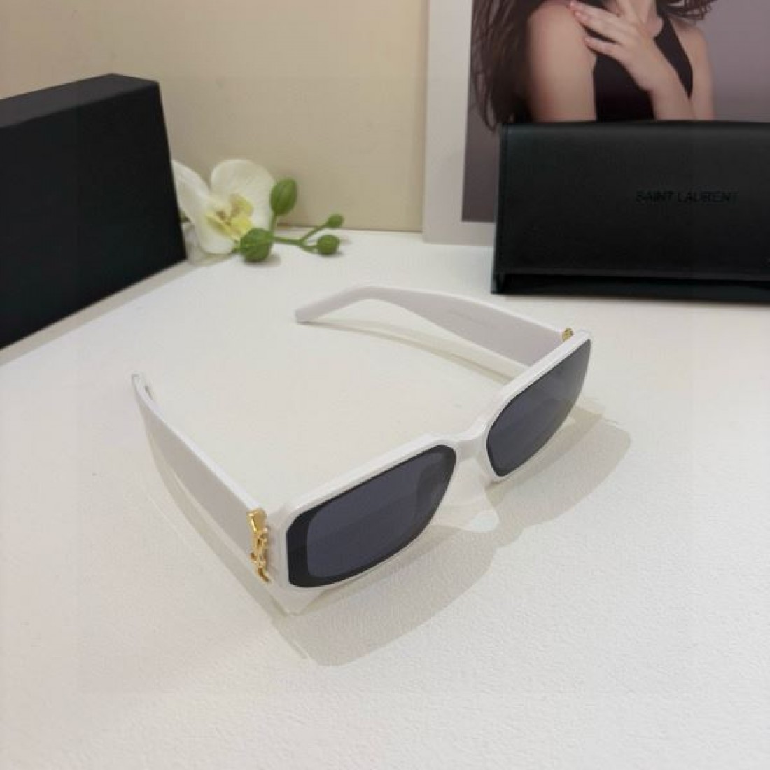 官能的な モードな シャープな YSL イヴサンローラン コピー サングラス クールな 