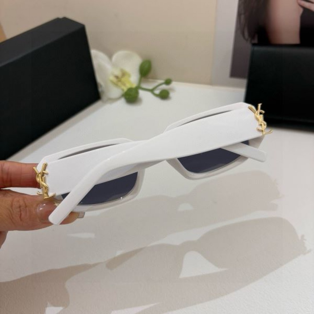 官能的な モードな シャープな YSL イヴサンローラン コピー サングラス クールな 