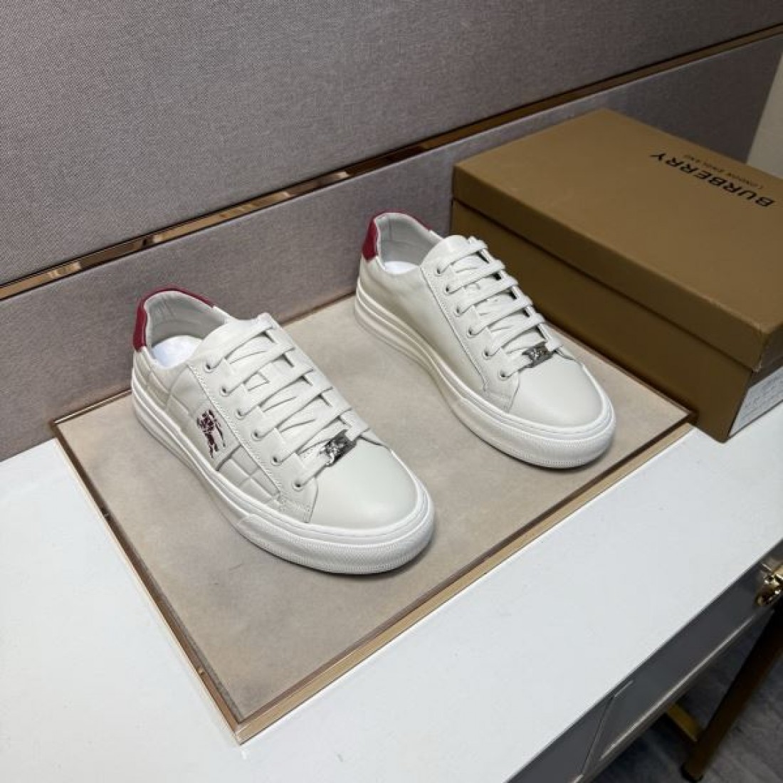 カジュアル 上質 バーバリー BURBERRY コピー カジュアルシューズ 落ち着き