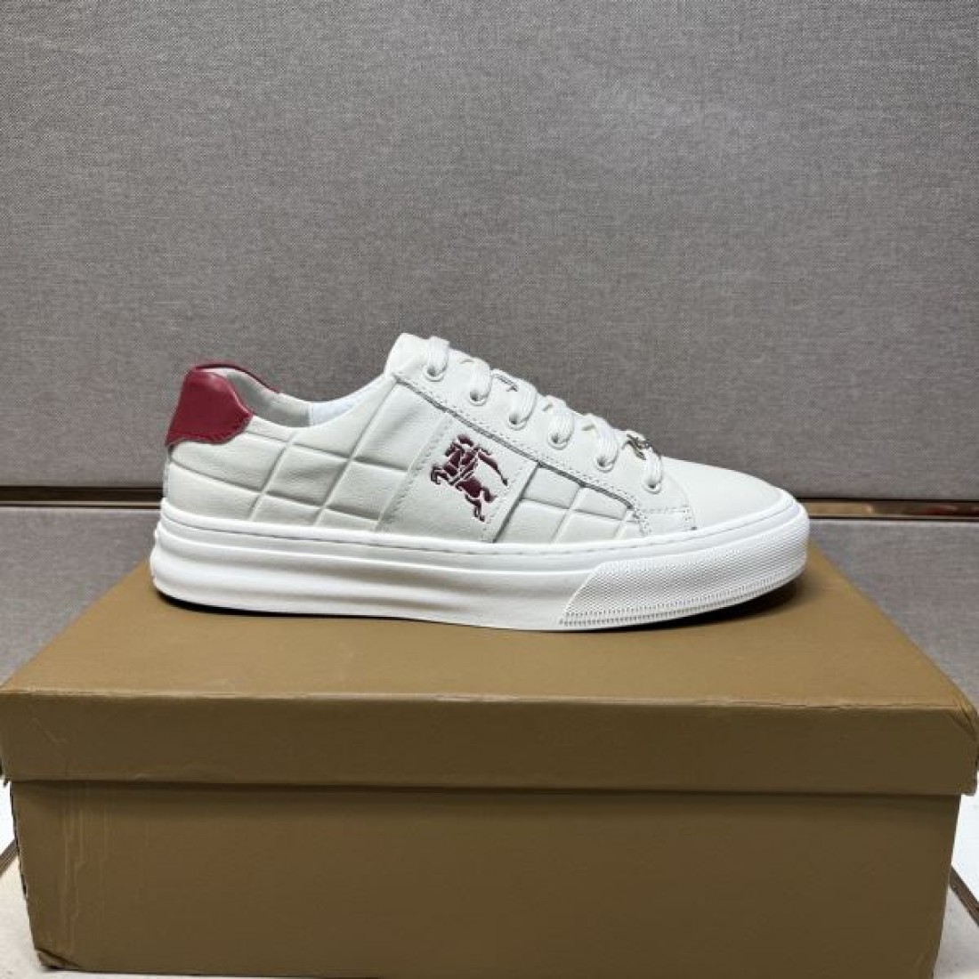 カジュアル 上質 バーバリー BURBERRY コピー カジュアルシューズ 落ち着き