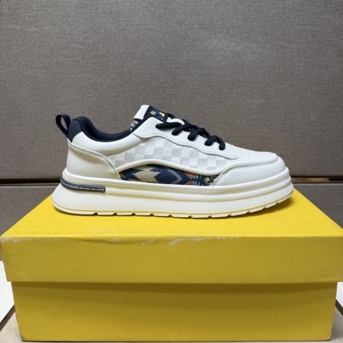  ラグジュアリー 軽量 フェンディ FENDI コピー カジュアルシューズ スマート 高評価