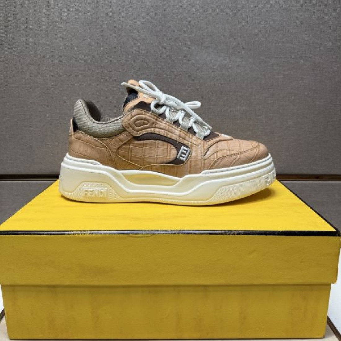  上品 トレンド フェンディ FENDI コピー カジュアルシューズ 使いやすい 洗練