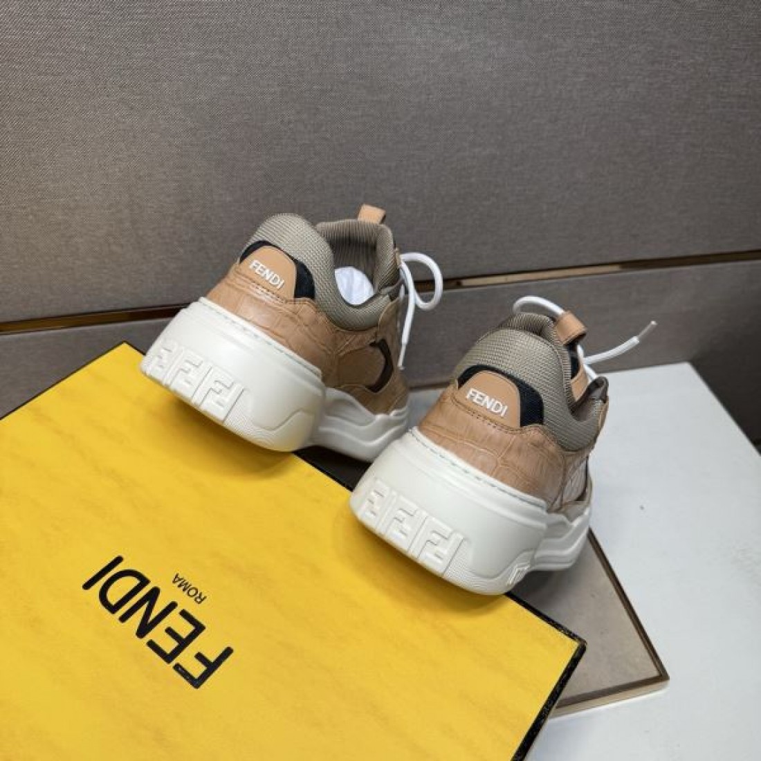  上品 トレンド フェンディ FENDI コピー カジュアルシューズ 使いやすい 洗練