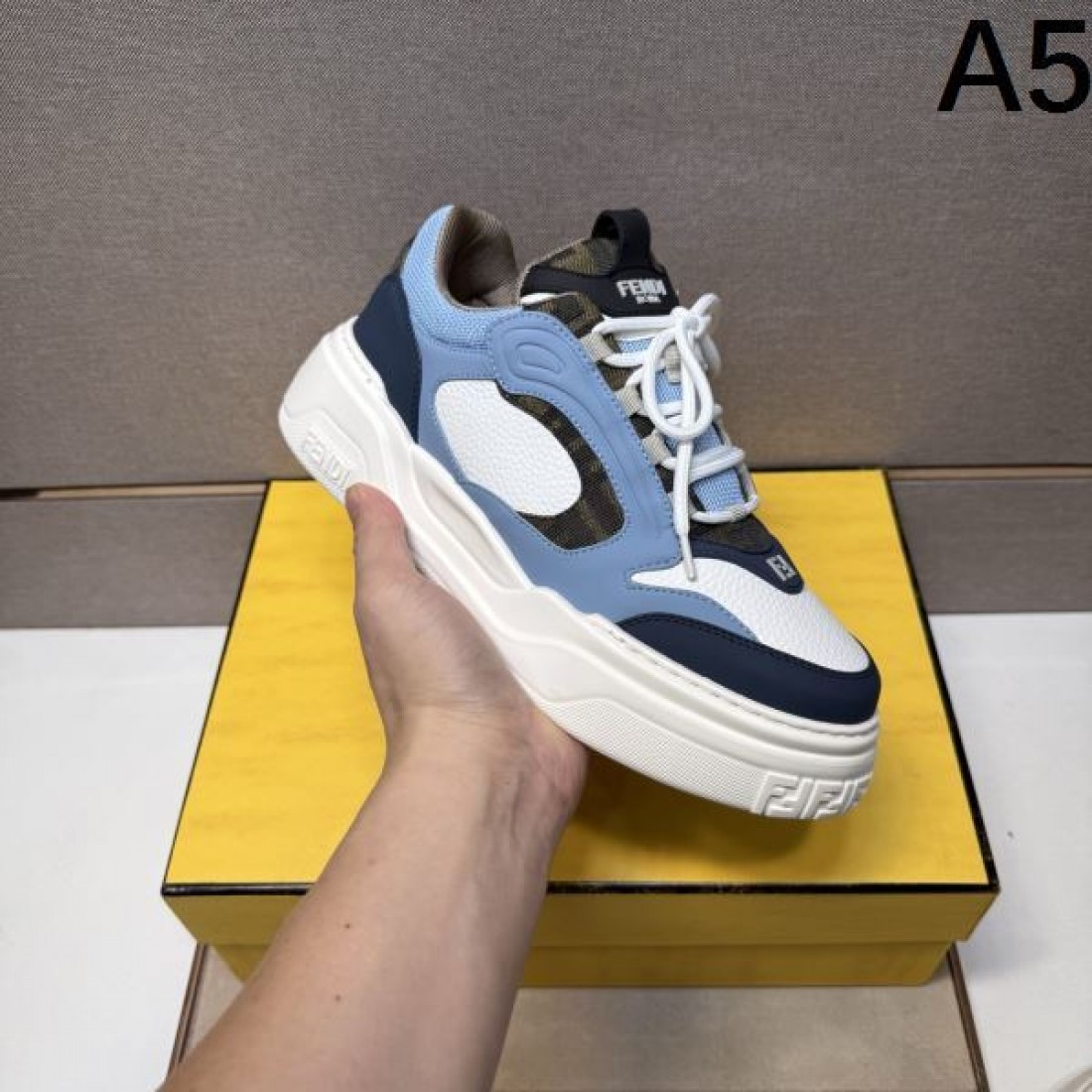  スタイリッシュ 個性派 フェンディ FENDI コピー カジュアルシューズ 都会的 旬