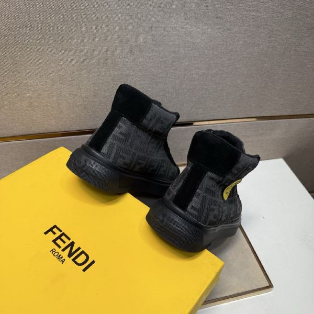 高級感 モダン フェンディ FENDI コピー カジュアルシューズ 快適 上品