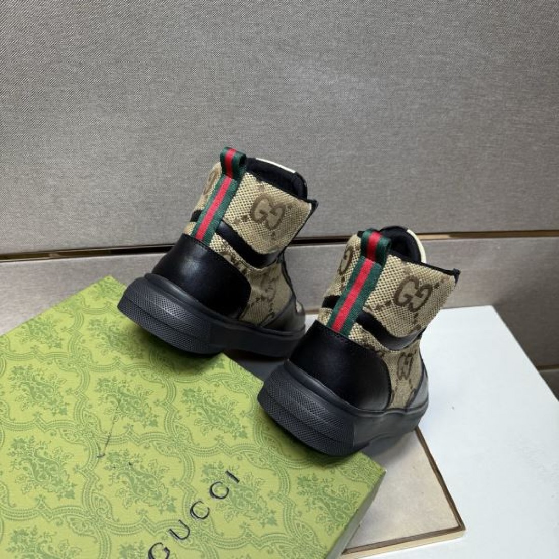 ビーズ エンブレム プレステージ グッチ GUCCI コピー カジュアルシューズ 華麗