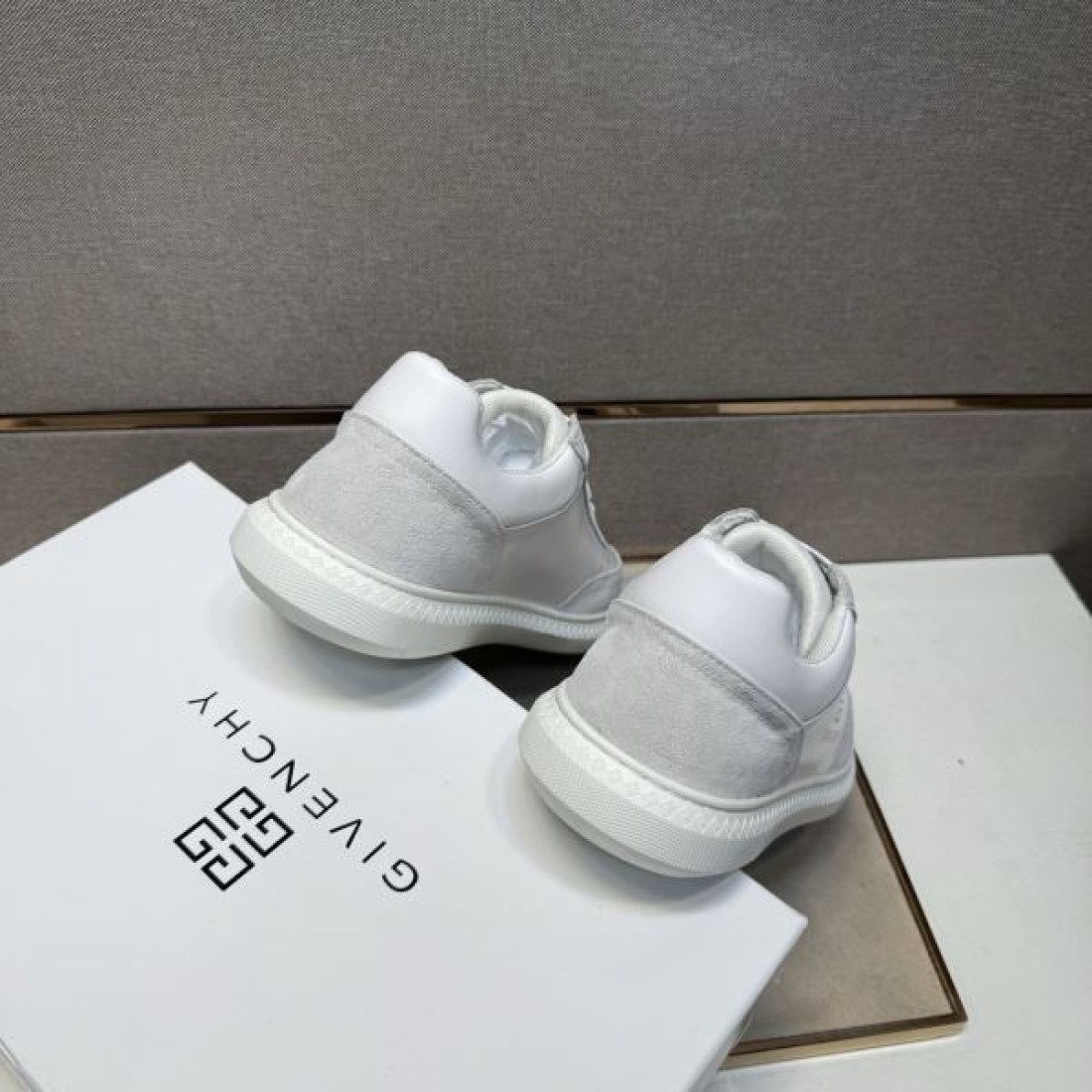 4Gロゴ ストリート モード GIVENCHY ジバンシィ コピー カジュアルシューズ 洗練 