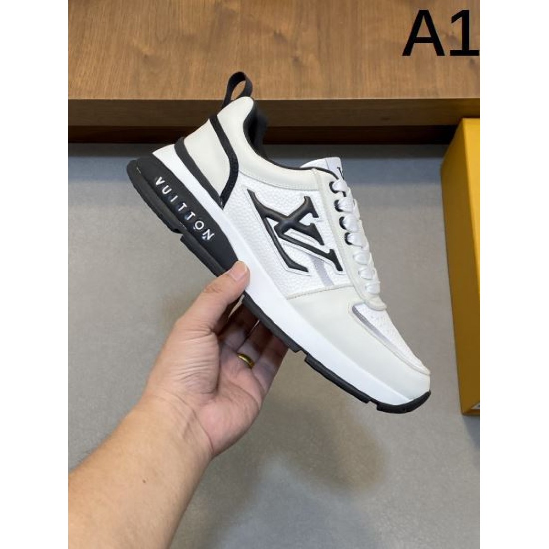 洗練 モノグラム 旅情 LOUIS VUITTON ルイヴィトン コピー カジュアルシューズ 気品