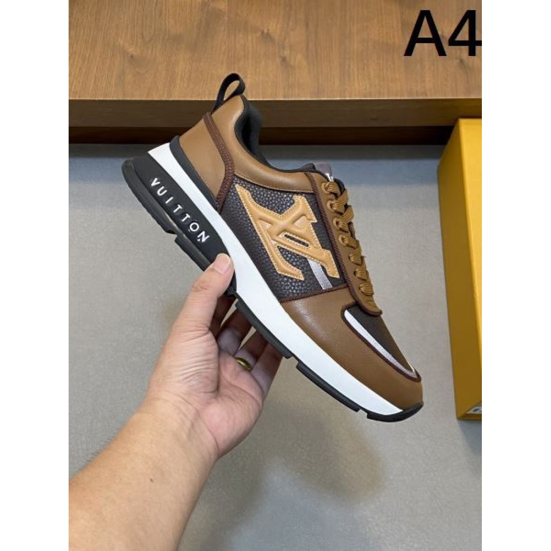 洗練 モノグラム 旅情 LOUIS VUITTON ルイヴィトン コピー カジュアルシューズ 気品 