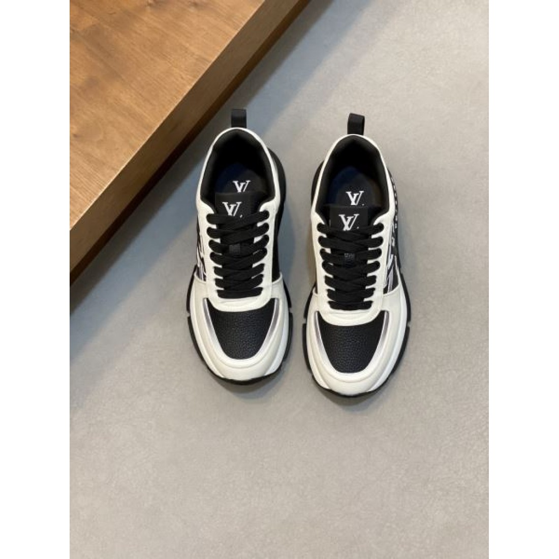 トラベル コンシャス モダン LOUIS VUITTON ルイヴィトン コピー カジュアルシューズ 都会的