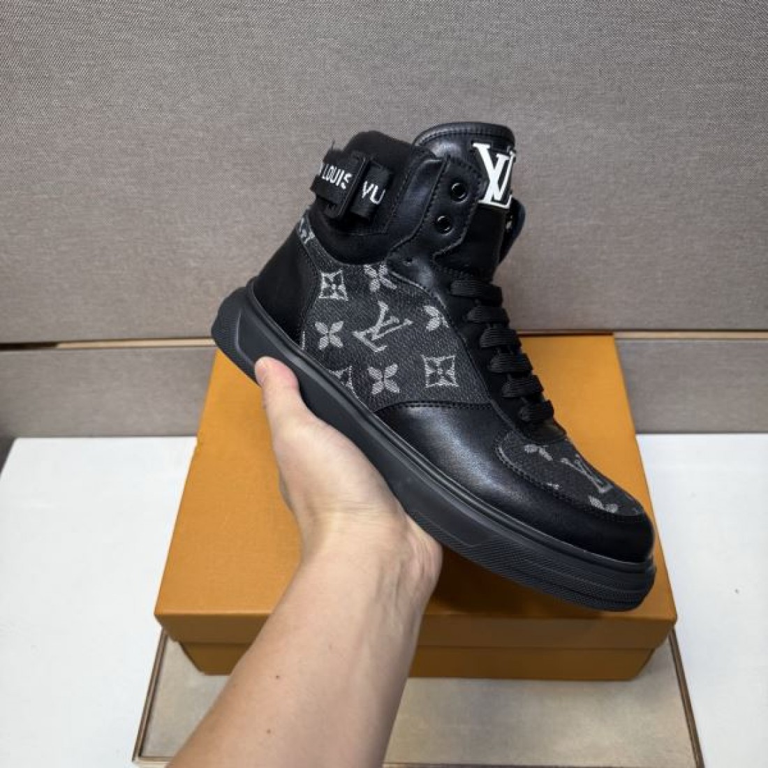 モノグラム アイコニック プレステージ LOUIS VUITTON ルイヴィトン コピー カジュアルシューズ 洗練