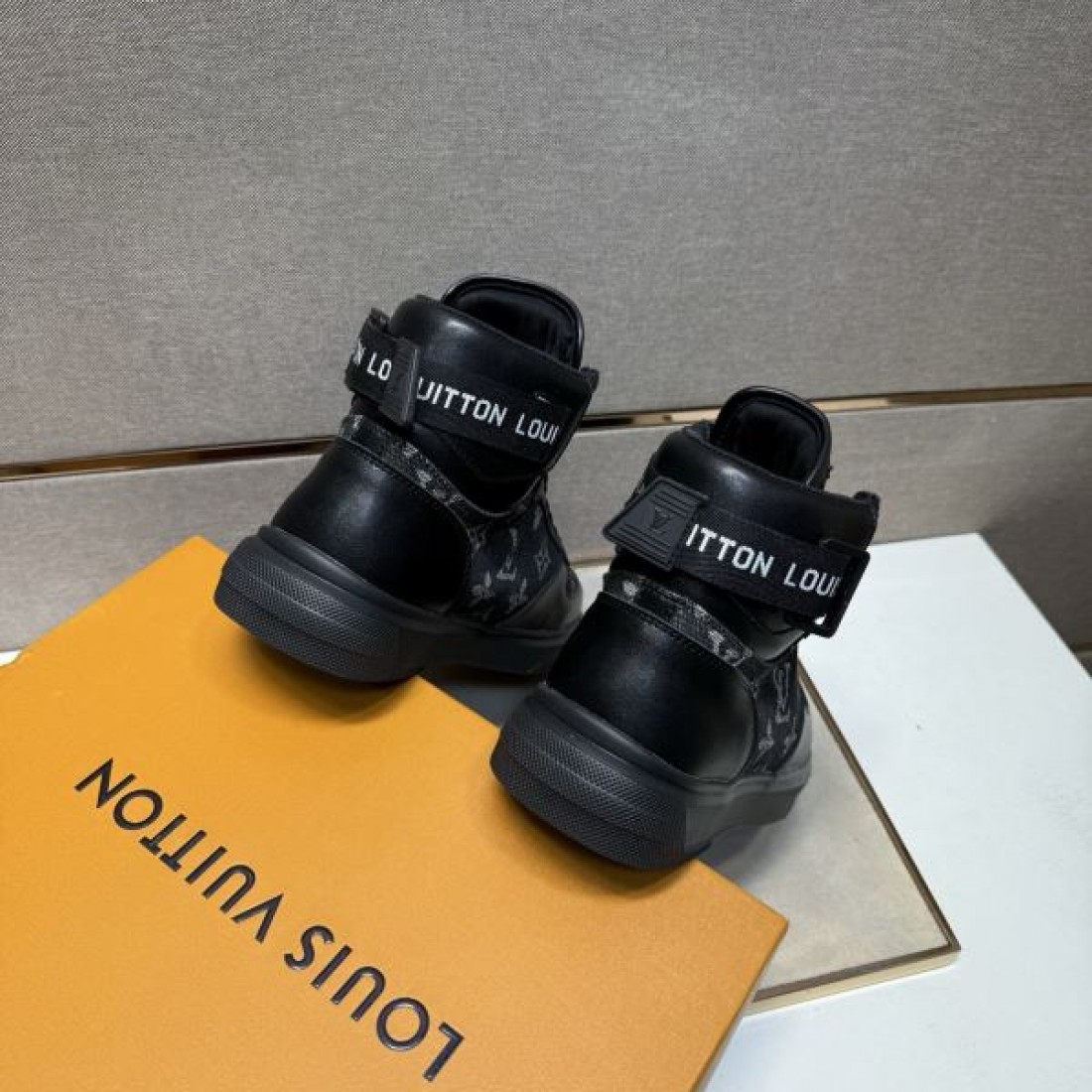 モノグラム アイコニック プレステージ LOUIS VUITTON ルイヴィトン コピー カジュアルシューズ 洗練