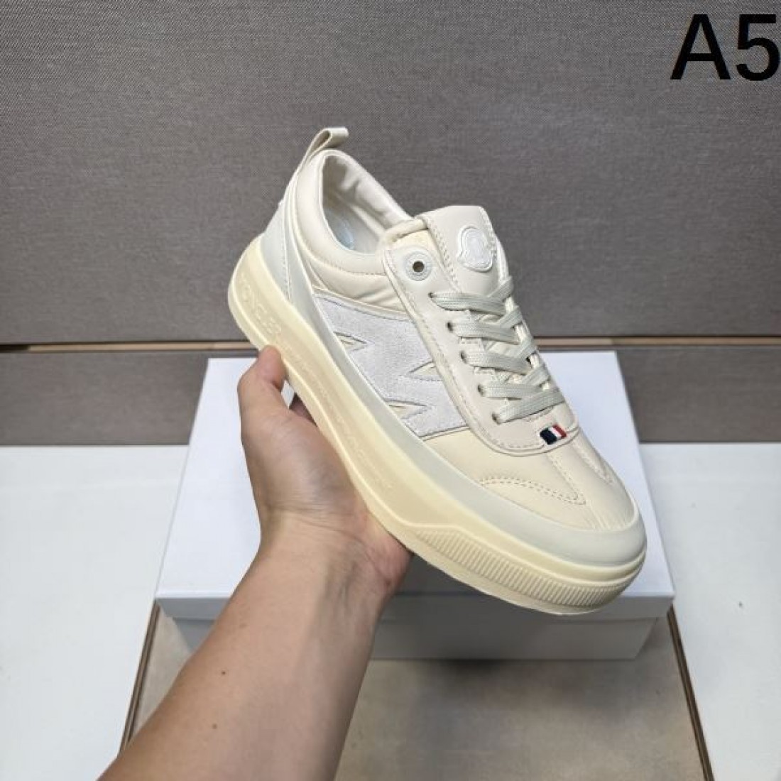  モダン ミニマル スタイリッシュ MONCLER モンクレール コピー カジュアルシューズ 洗練