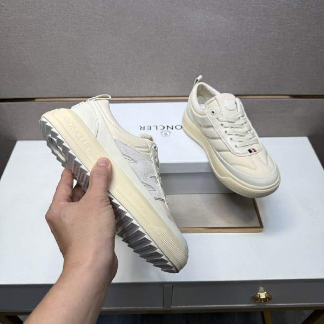  モダン ミニマル スタイリッシュ MONCLER モンクレール コピー カジュアルシューズ 洗練