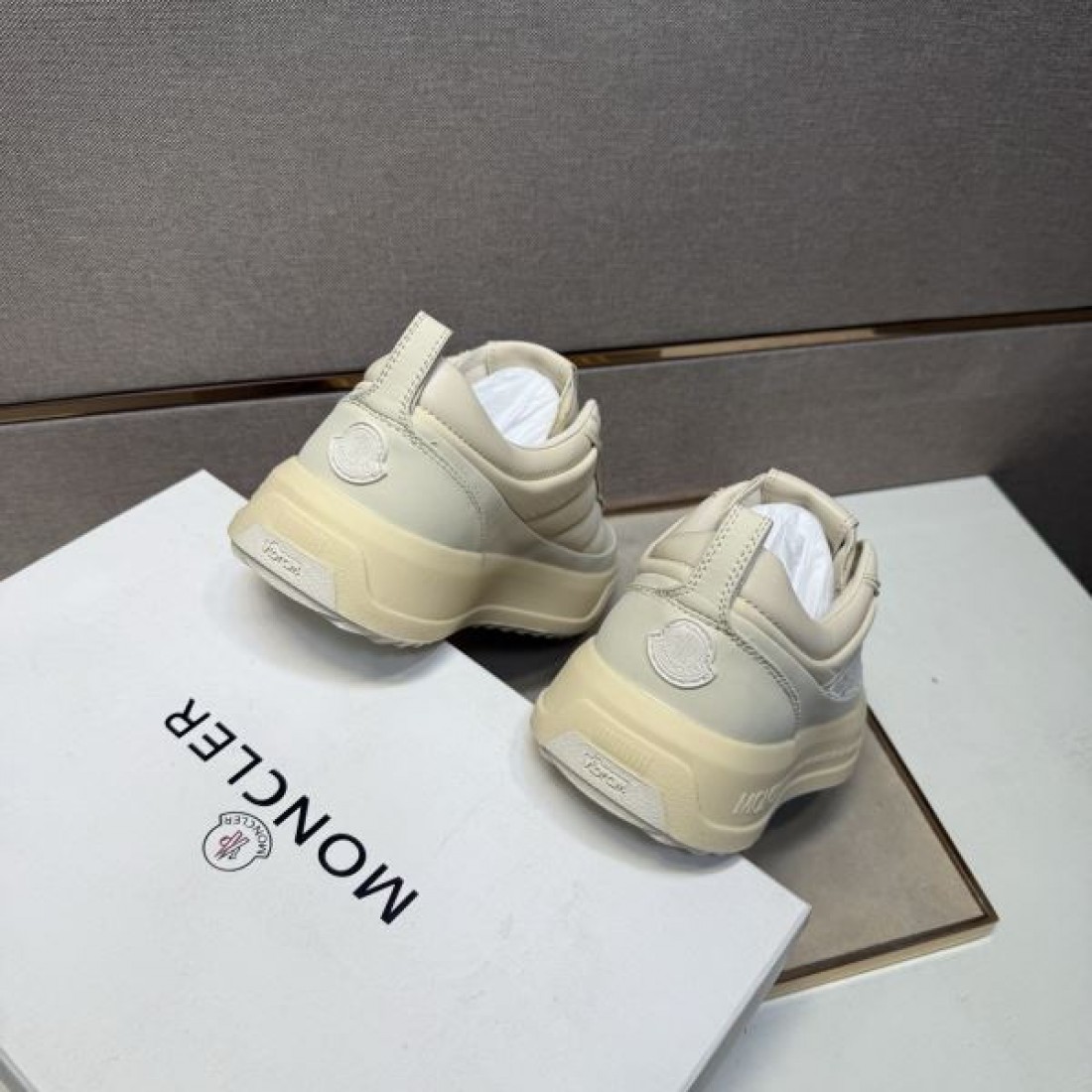  モダン ミニマル スタイリッシュ MONCLER モンクレール コピー カジュアルシューズ 洗練