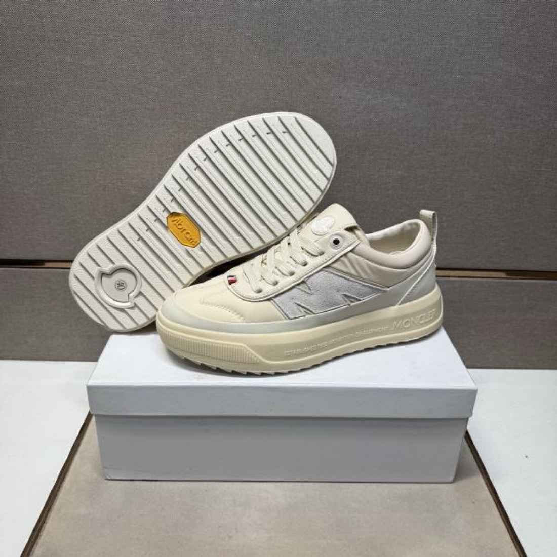  モダン ミニマル スタイリッシュ MONCLER モンクレール コピー カジュアルシューズ 洗練