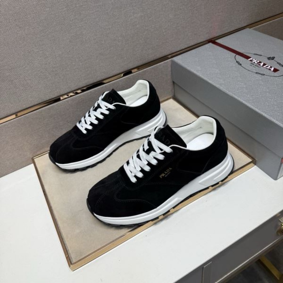 軽量 モダン PRADA プラダ コピー カジュアルシューズ 快適 高性能