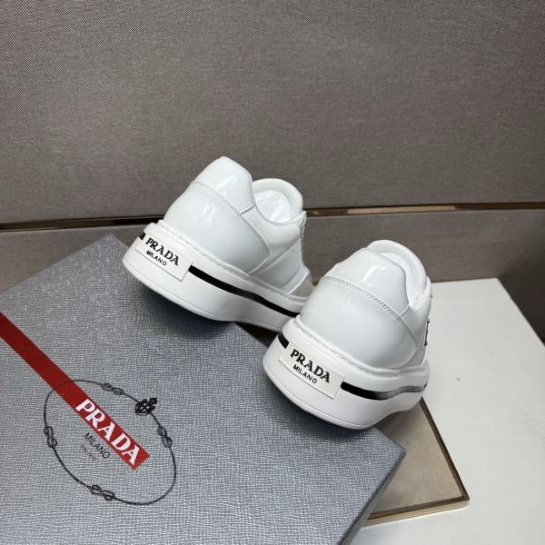  軽量 快適 PRADA プラダ コピー カジュアルシューズ 柔軟 通気性