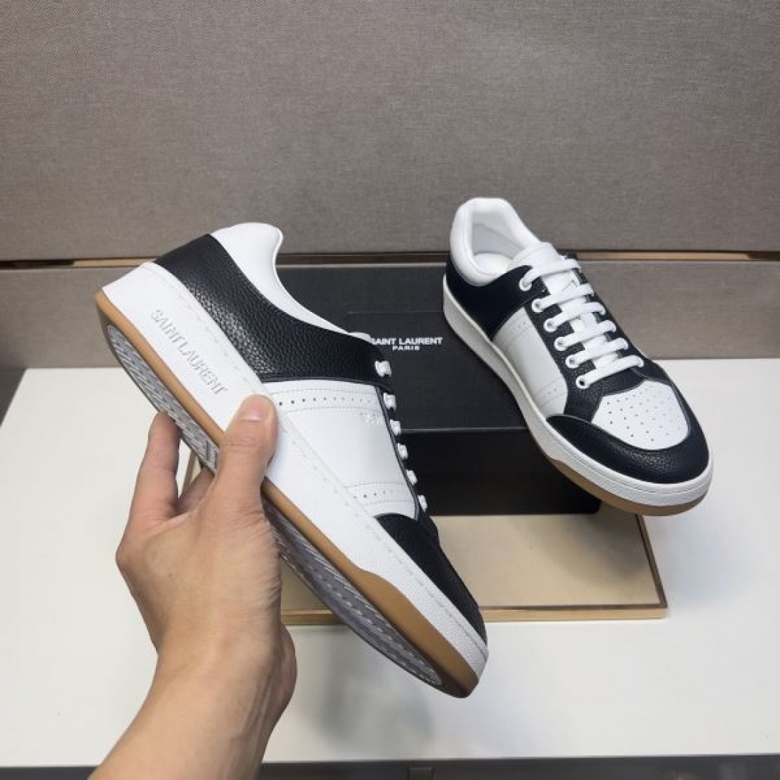 モダン 洗練 YSL イヴ・サンローラン コピー カジュアルシューズ 上質 スタイリッシュ