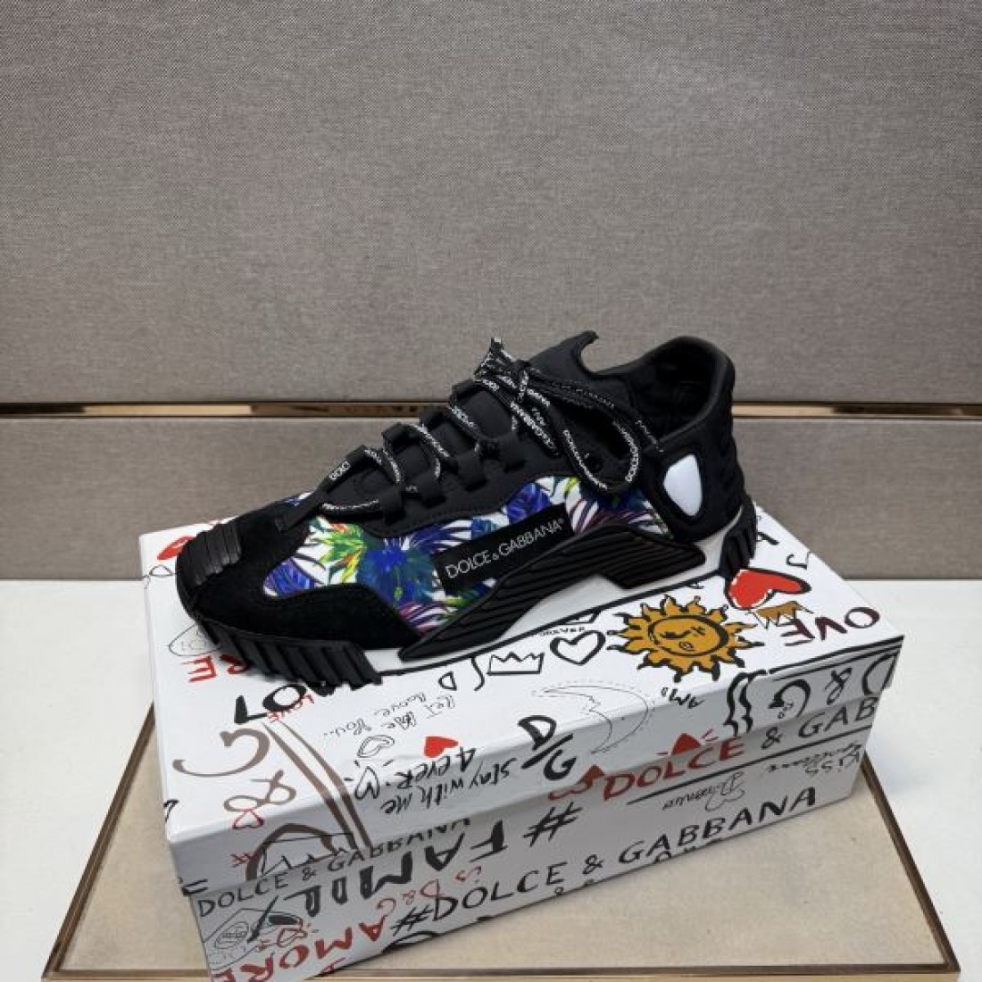 バロック シシリアン ゴールド DOLCE＆GABBANA ドルチェ＆ガッバーナ コピー スニーカー 華麗 