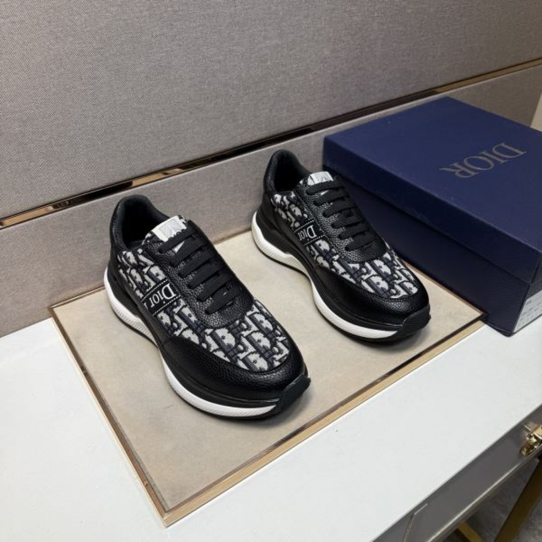 オブリーク モード グラマラス DIOR ディオール コピー スニーカー 洗練 シャープ 魅力的