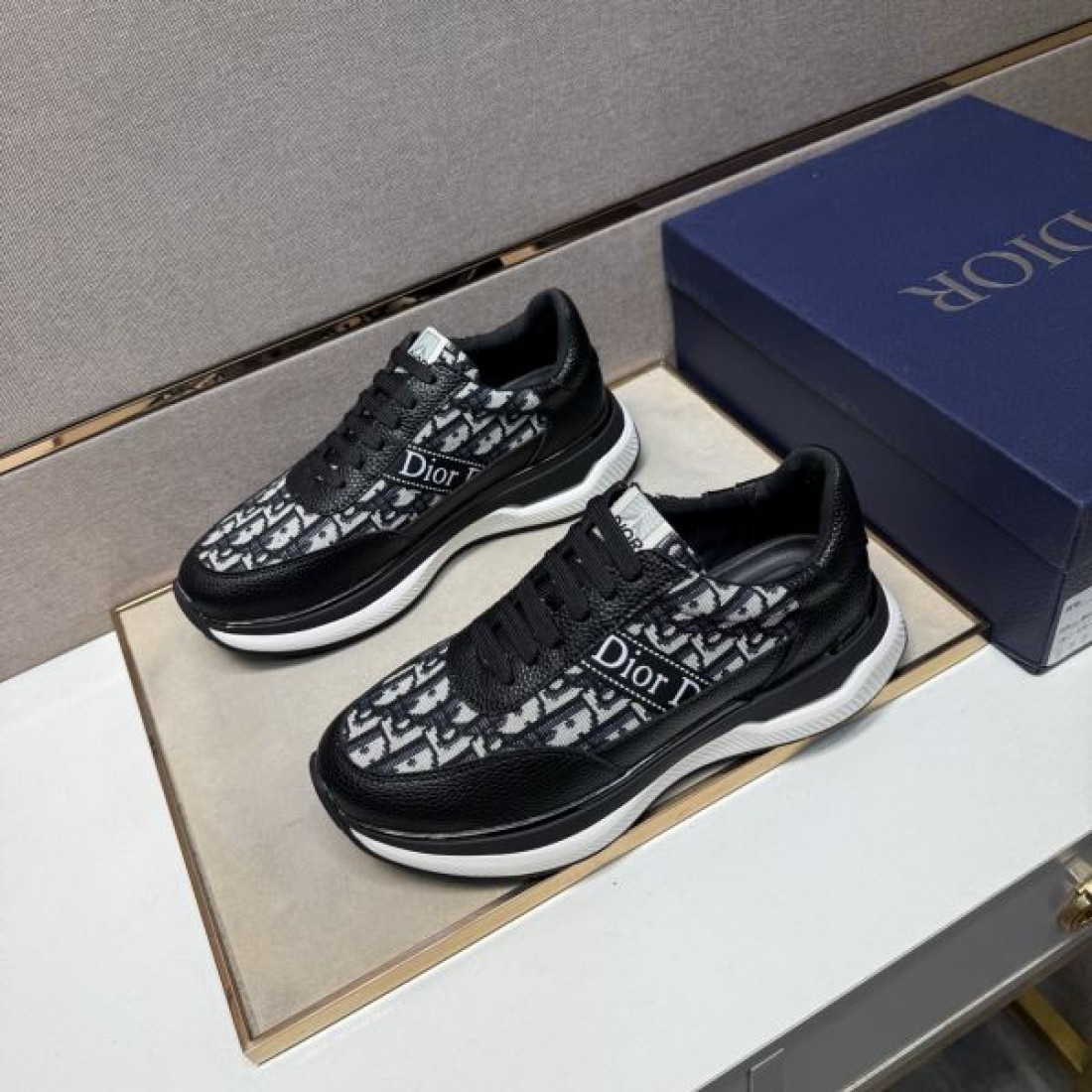 オブリーク モード グラマラス DIOR ディオール コピー スニーカー 洗練 シャープ 魅力的