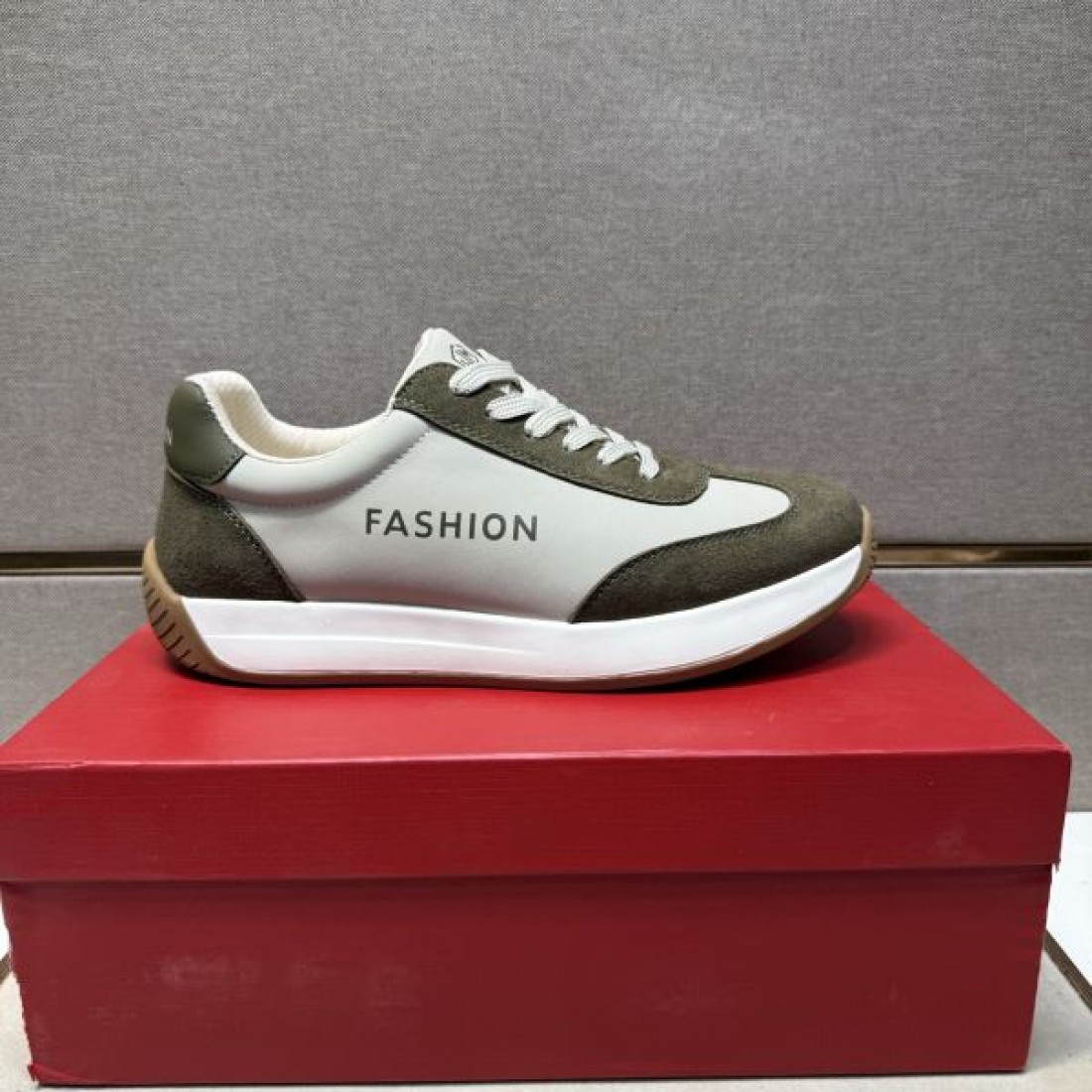 スカルプチャード レザー リッチ FERRAGAMO サルヴァトーレ フェラガモ コピー スニーカー