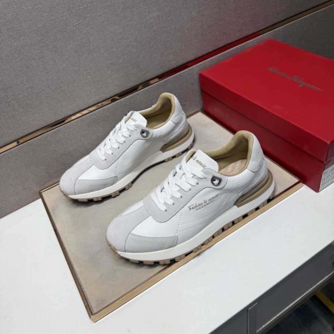  クラシック ガンチーニ ラグジュアリー FERRAGAMO サルヴァトーレ フェラガモ コピー スニーカー