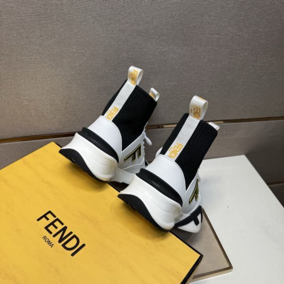 カラーブロック レザー シャープ FENDI フェンディ コピー スニーカー スタイリッシュ 上質 軽快