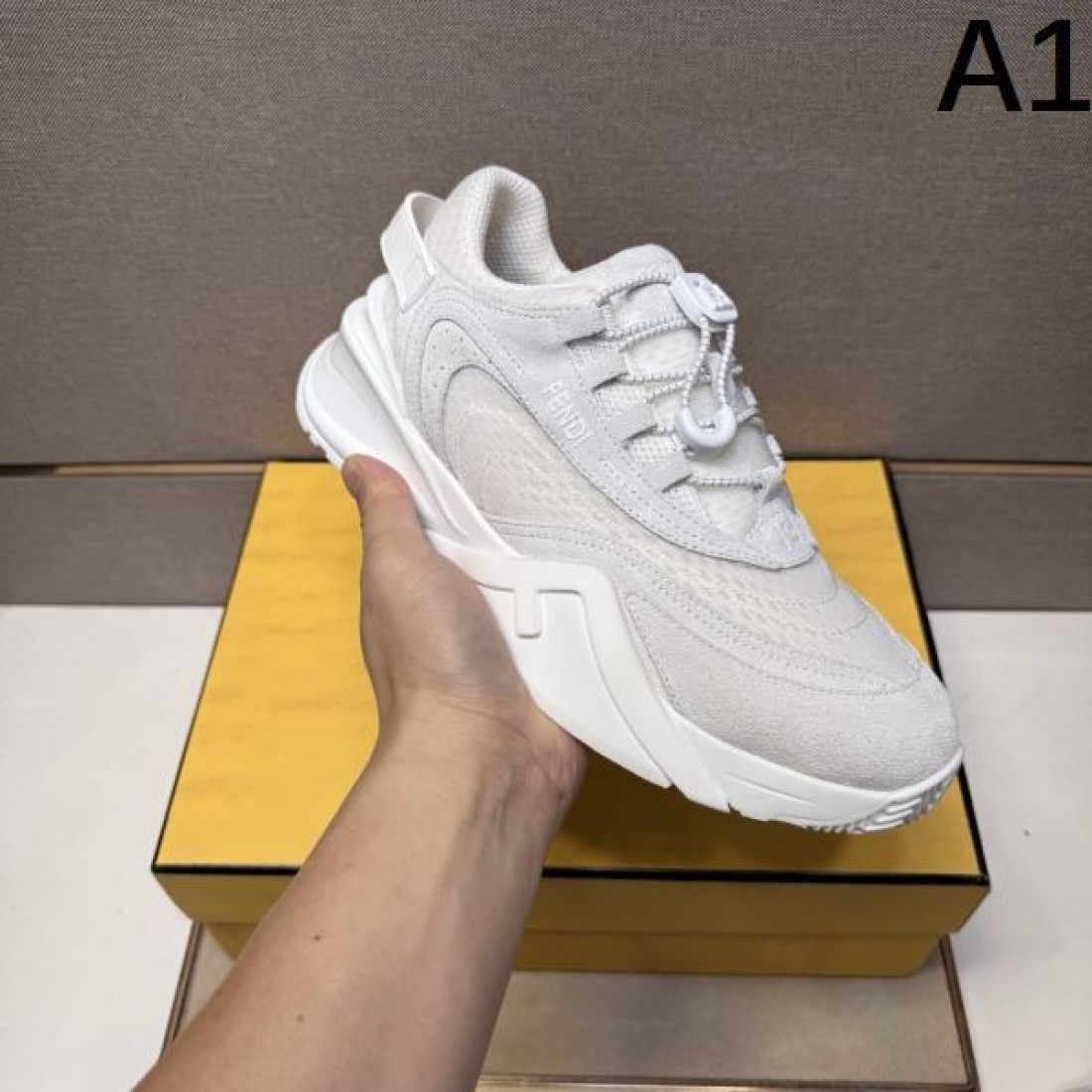 モダン グラフィック ファーリッシュ FENDI フェンディ コピー スニーカー 遊び心 都会的 ポップ