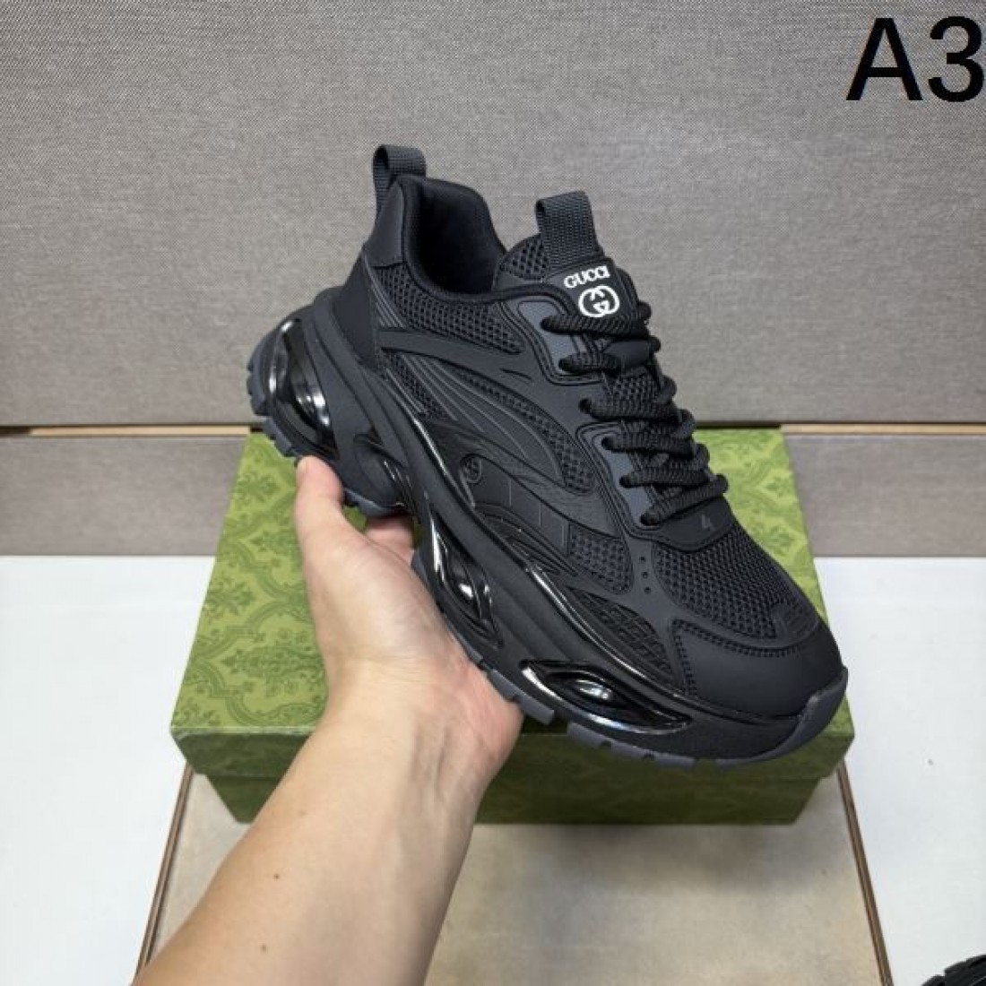 大胆 シンボリック プレイフル GUCCI グッチ コピー スニーカー 独創 カラフル アイコニック