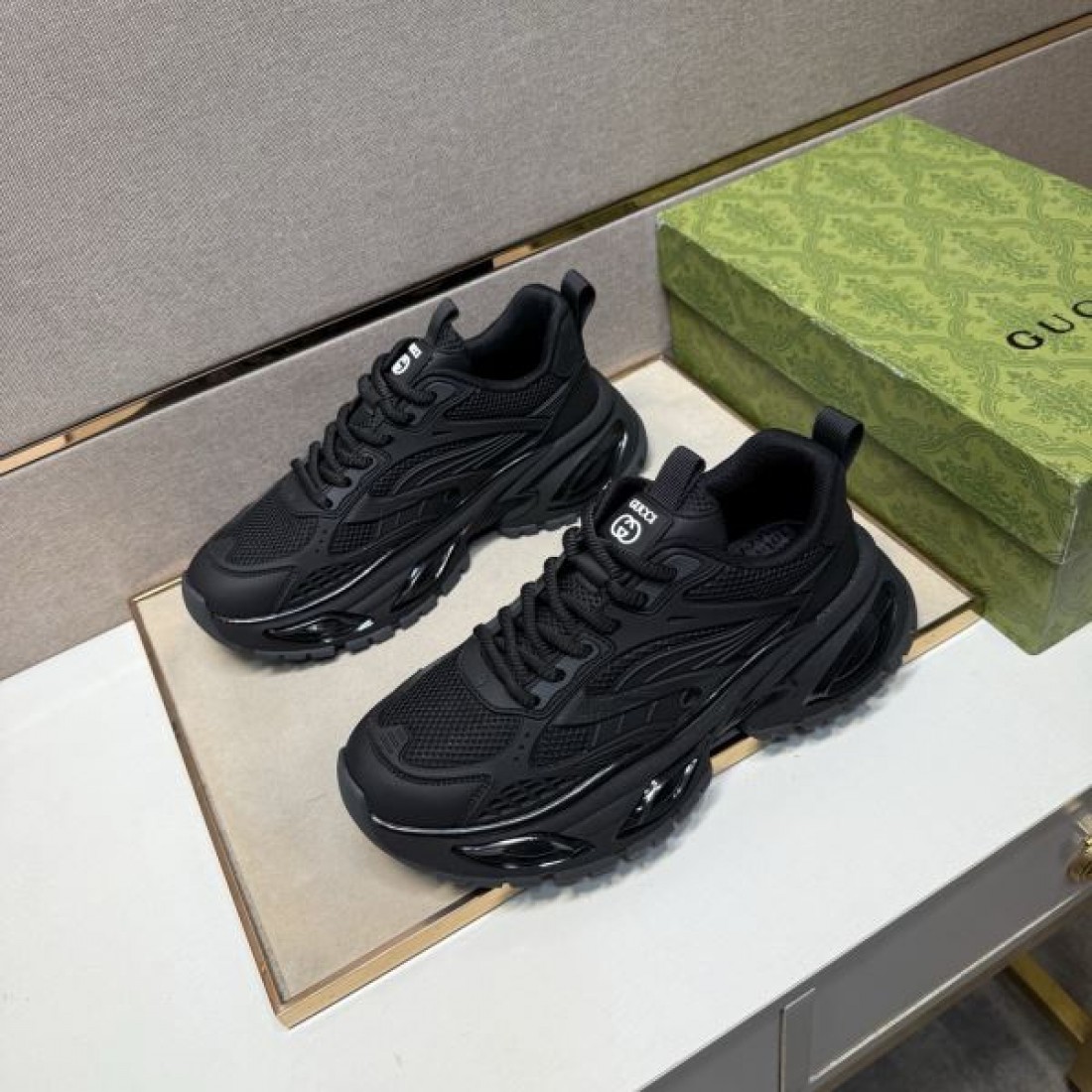 大胆 シンボリック プレイフル GUCCI グッチ コピー スニーカー 独創 カラフル アイコニック